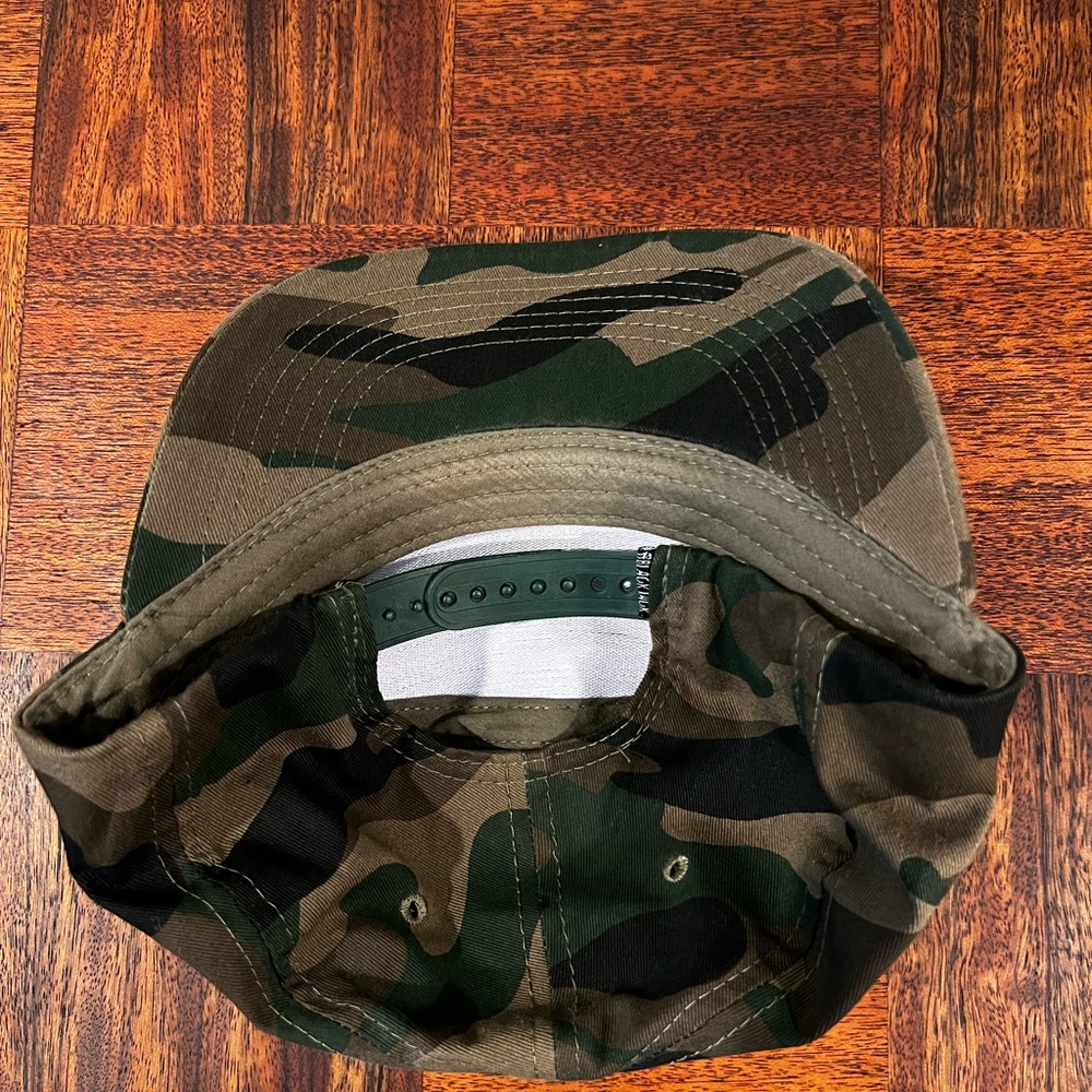 Camo SnapBack Hat - Picture 2 of 3